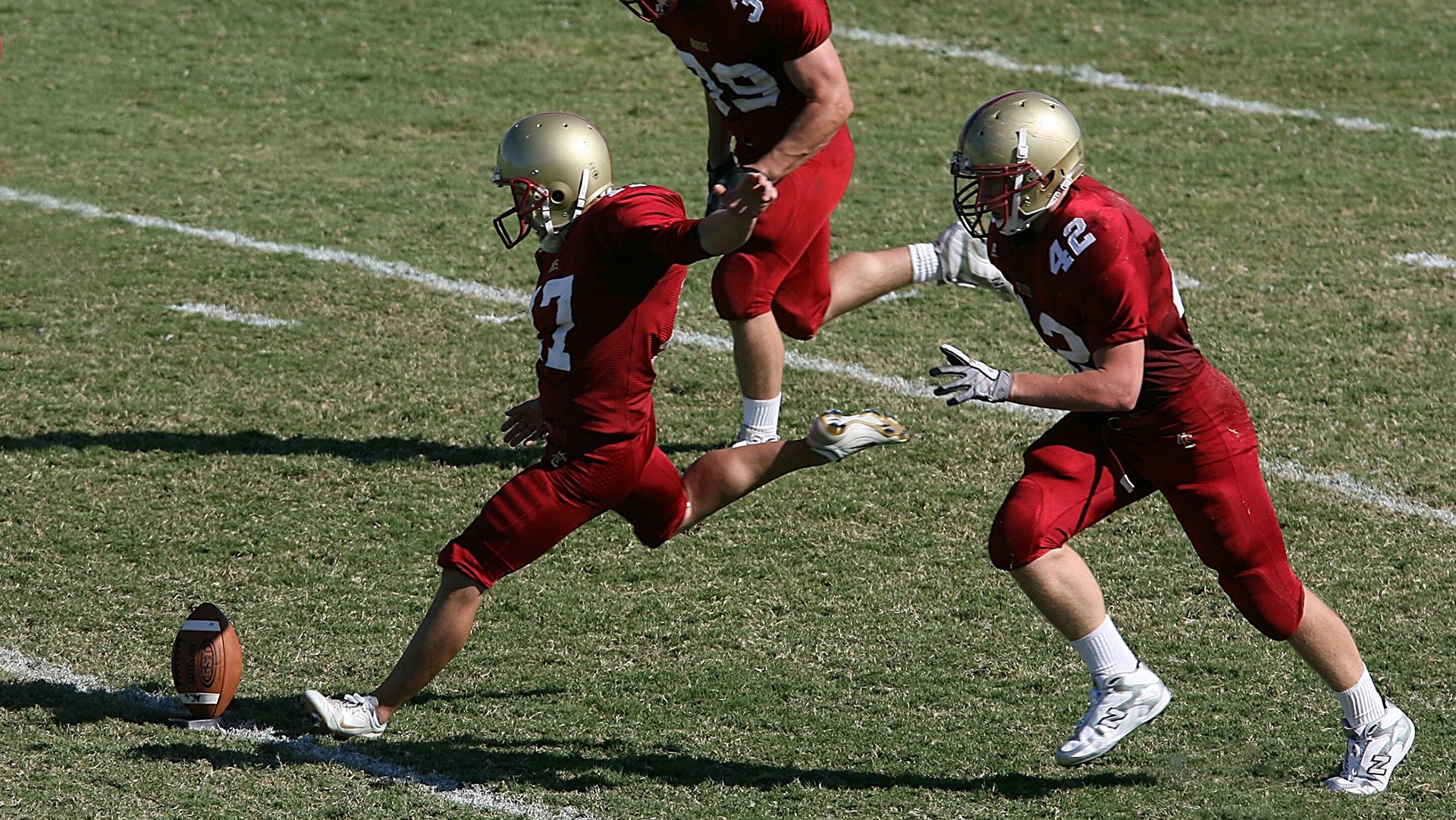 山东泰山与对手激烈对抗，山东泰山对青岛比赛录像